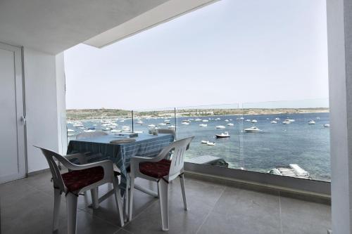 Zdjęcie z galerii obiektu Mellieha Bay Waters Edge No. 160 w mieście Mellieħa