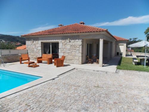 a villa with a swimming pool and a house at Casa Silva Do Minho in Arcos de Valdevez