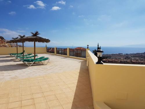 Villa Roque del Conde with fantastic sea view, terrace, pool, Wifi, SAT-TV, garage