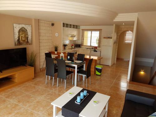 Villa Roque del Conde with fantastic sea view, terrace, pool, Wifi, SAT-TV, garage