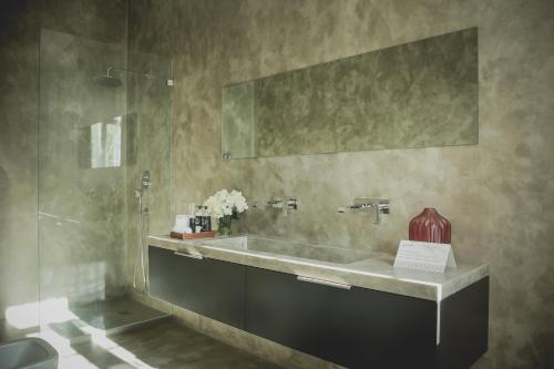 a bathroom with a sink and a mirror at Casal dos Capelinhos - Douro in Santa Marta de Penaguião