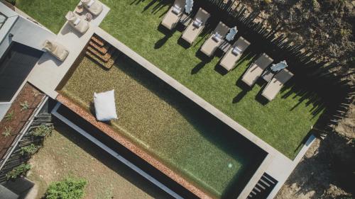 an overhead view of a lawn with tables and chairs at Casal dos Capelinhos - Douro in Santa Marta de Penagui&atilde;o