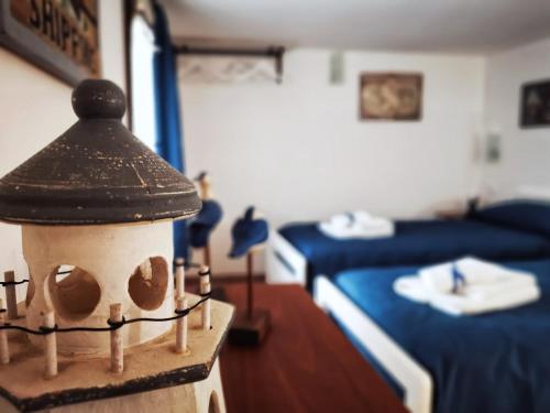 a room with a room with two beds and a lamp at Etesia Vacation Home in Acitrezza
