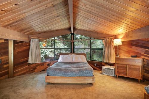 Postel nebo postele na pokoji v ubytování Rustic River Paradise - 1 Bed 2 Bath Vacation home in Baring
