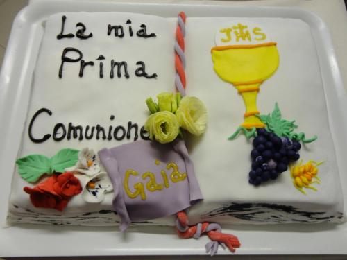 a birthday cake for a childs birthday with ataining at Casale l'Antico Carro in Cortona