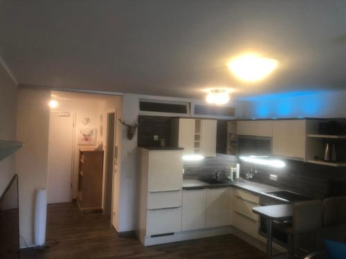 Una cocina o kitchenette en FeWo Gretchen