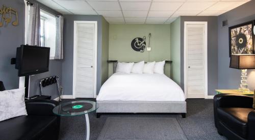a bedroom with a bed and a couch and a tv at Music Valley Studio - No Stairs - Opryland Area in Nashville