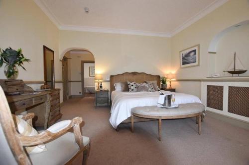 
a hotel room with a bed and a table at Watersmeet Hotel in Woolacombe
