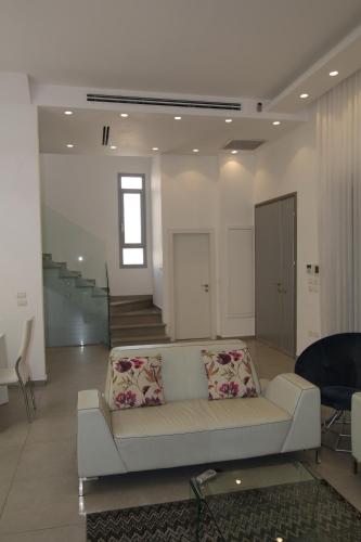 Χώρος καθιστικού στο SeaScape Terraces Netanya