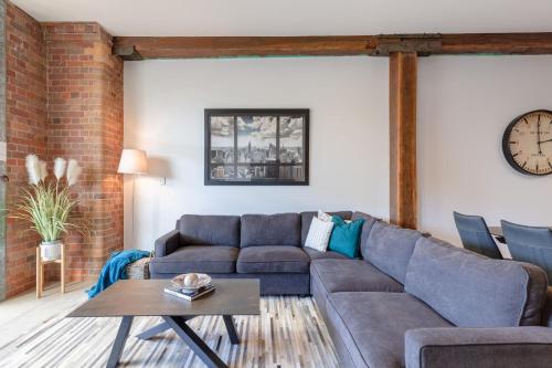 Mynd úr myndasafni af Luxury 3 brm 2 bath Woolstore apt with Courtyard í Brisbane