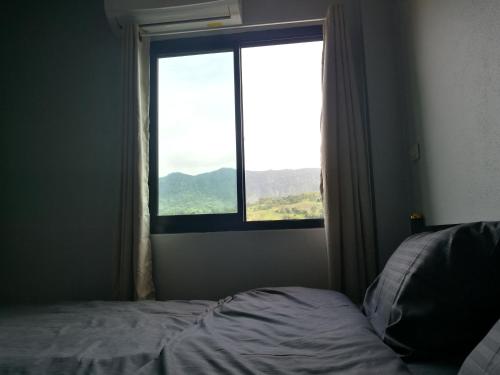 Ein Bett oder Betten in einem Zimmer der Unterkunft Ingkho Khao Kho อิงค้อ เขาค้อ