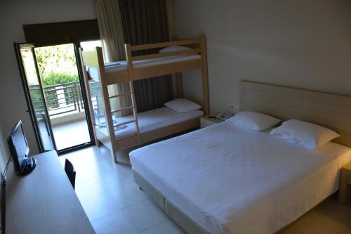 Gallery image of Porto Plaza Hotel in Agios Ioannis Kaspaka