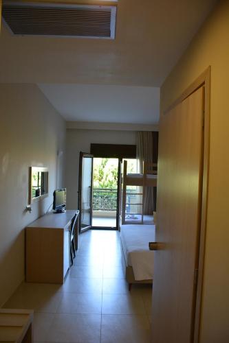 Gallery image of Porto Plaza Hotel in Agios Ioannis Kaspaka