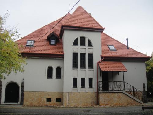 a white house with a red roof at Sághegy Fogadó és Panzió in Celldömölk