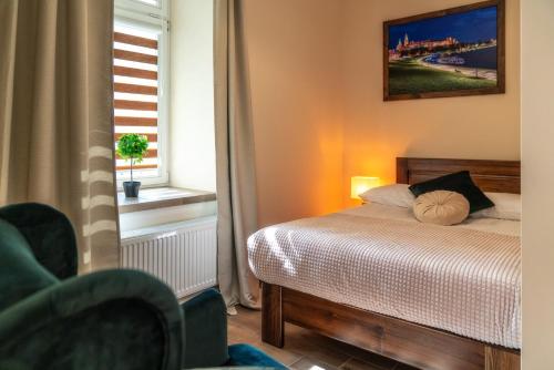 Letto o letti in una camera di Apartments 17 Szewska