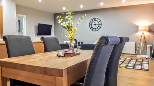 a dining room with a wooden table and chairs at Elegant Apartment Near SECC/HYDRO in Finnieston, Glasgow in Glasgow
