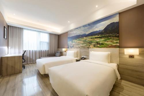 Ліжко або ліжка в номері Atour Hotel Xi'an (Wenjing Road, North 2nd Ring Road