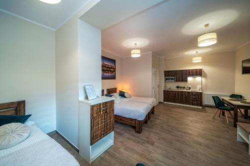 Letto o letti in una camera di Apartments 17 Szewska