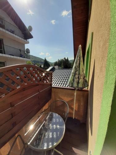 Balkoni atau teres di KAPRYS