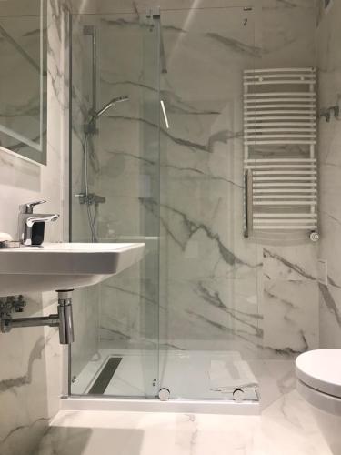 Ένα μπάνιο στο Apartament SUNTIME