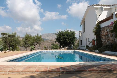 Piscina de la sau aproape de Casa Arts guest rooms