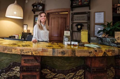 a woman standing behind a counter at a bar at Guest House Blizhnie Dubki in Saint Petersburg