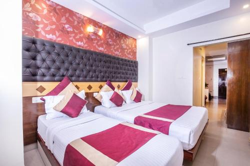 Llit o llits en una habitació de Aishwarya Residency