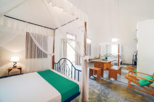 Postel nebo postele na pokoji v ubytování Vihanga Village - Jungle retreat in Dambulla