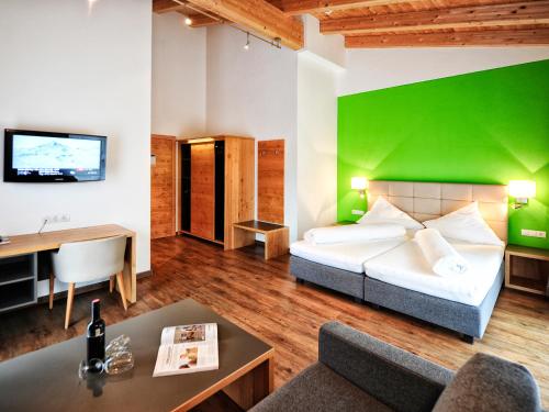 Postel nebo postele na pokoji v ubytování Hotel Garni Alpenland