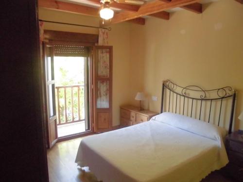 Ένα ή περισσότερα κρεβάτια σε δωμάτιο στο Casa Fuente De La Argamasa