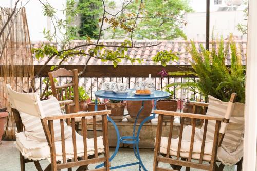 Stylish flat with veranda in the heart of Athens