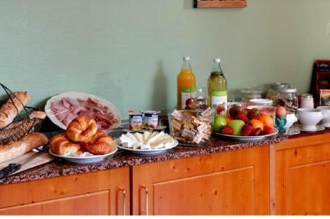 Makanan di atau berdekatan hotel