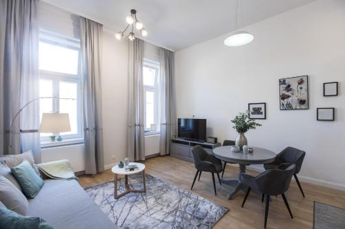 a living room with a couch and a table at EL GUSTO HOMES Park in Sopron