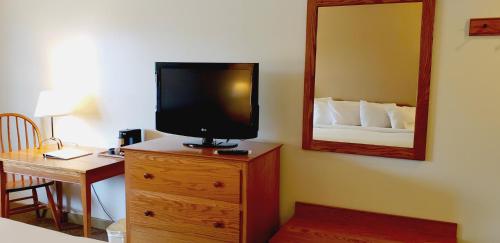 TV a/nebo společenská místnost v ubytování Berlin Heritage Inn