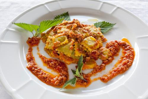 Makanan di atau berdekatan hotel