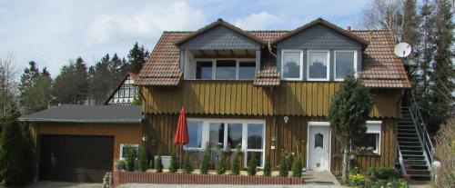 a large house with a yellow at Schau ins Land in Elbingerode