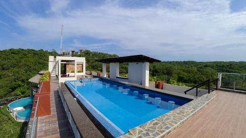 Bazén v ubytování Pacific King Hotel nebo v jeho okolí