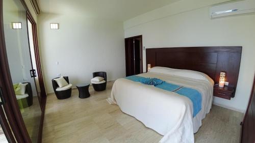 a bedroom with a bed and two trash cans at Pacific King Hotel in Cuatunalco