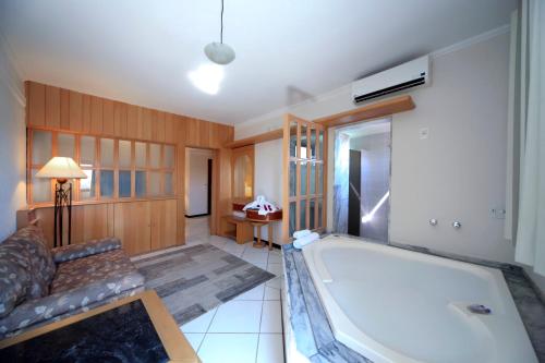 Ett badrum på Sorocaba Park Hotel by Atlantica
