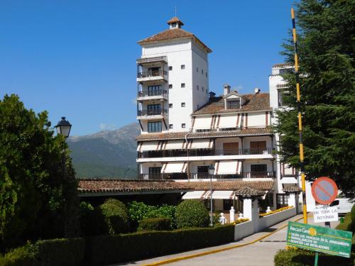 a large white building with a bridge in front of it at El pequeño capricho in Arenas de San Pedro