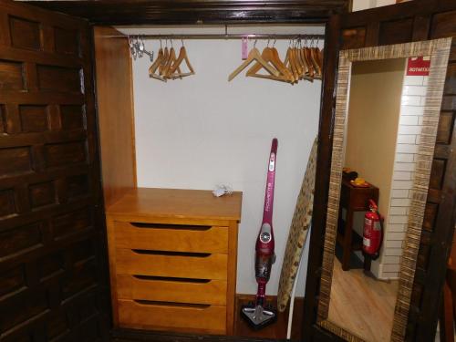 a room with a cabinet and a baseball bat at El pequeño capricho in Arenas de San Pedro