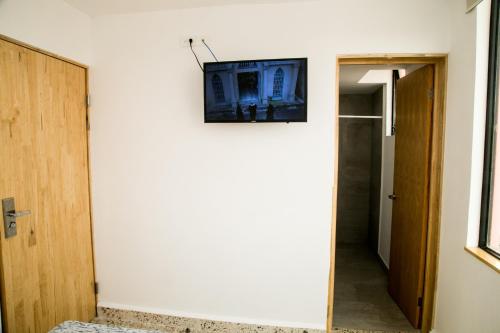 a flat screen tv on the wall of a room at Booking 500 in Monterrey