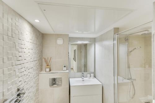 A bathroom at Luxury & Exclusive Resort