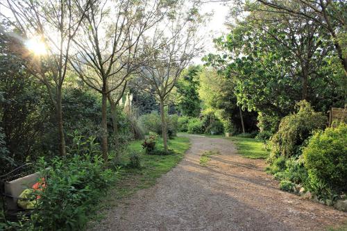 Un jardín fuera de Gites le Pimayon