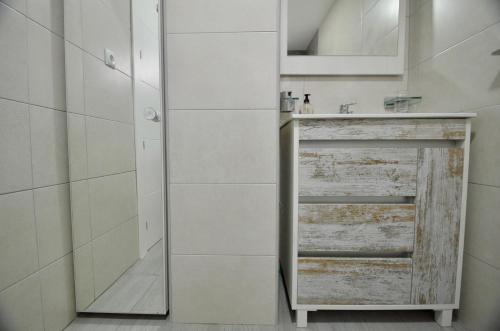 A bathroom at 52 Luxury Pool - AC/WIFI