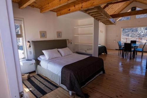 A bed or beds in a room at Complejo Odella Casas de Montaña