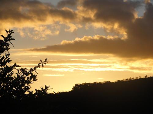 an image of a sunset with clouds in the sky at Pousada Pé da Mata in Aiuruoca