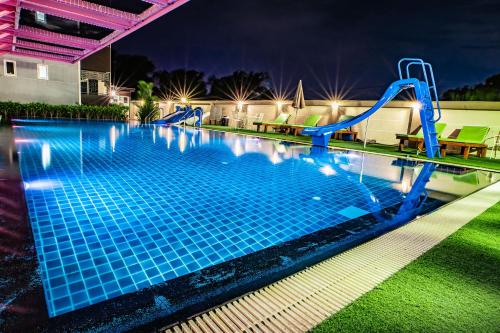 The swimming pool at or close to Gold Airport Suites