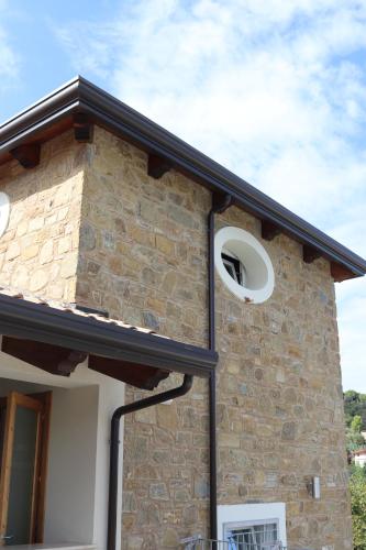 a stone building with a window on the side of it at LE TORRI DEL CILENTO in Santa Maria di Castellabate