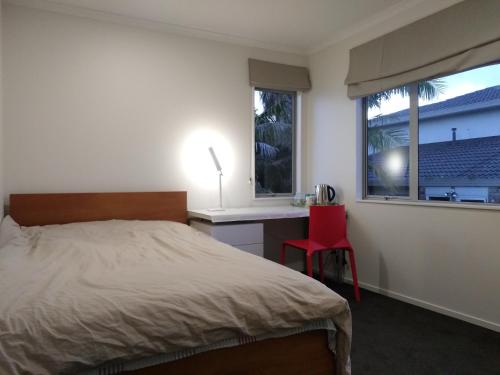 Postel nebo postele na pokoji v ubytování Stay Auckland